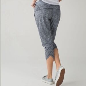 Lululemon Tranquil Crop Size 10 Rio Mist Pattern Jogger Legging Pant